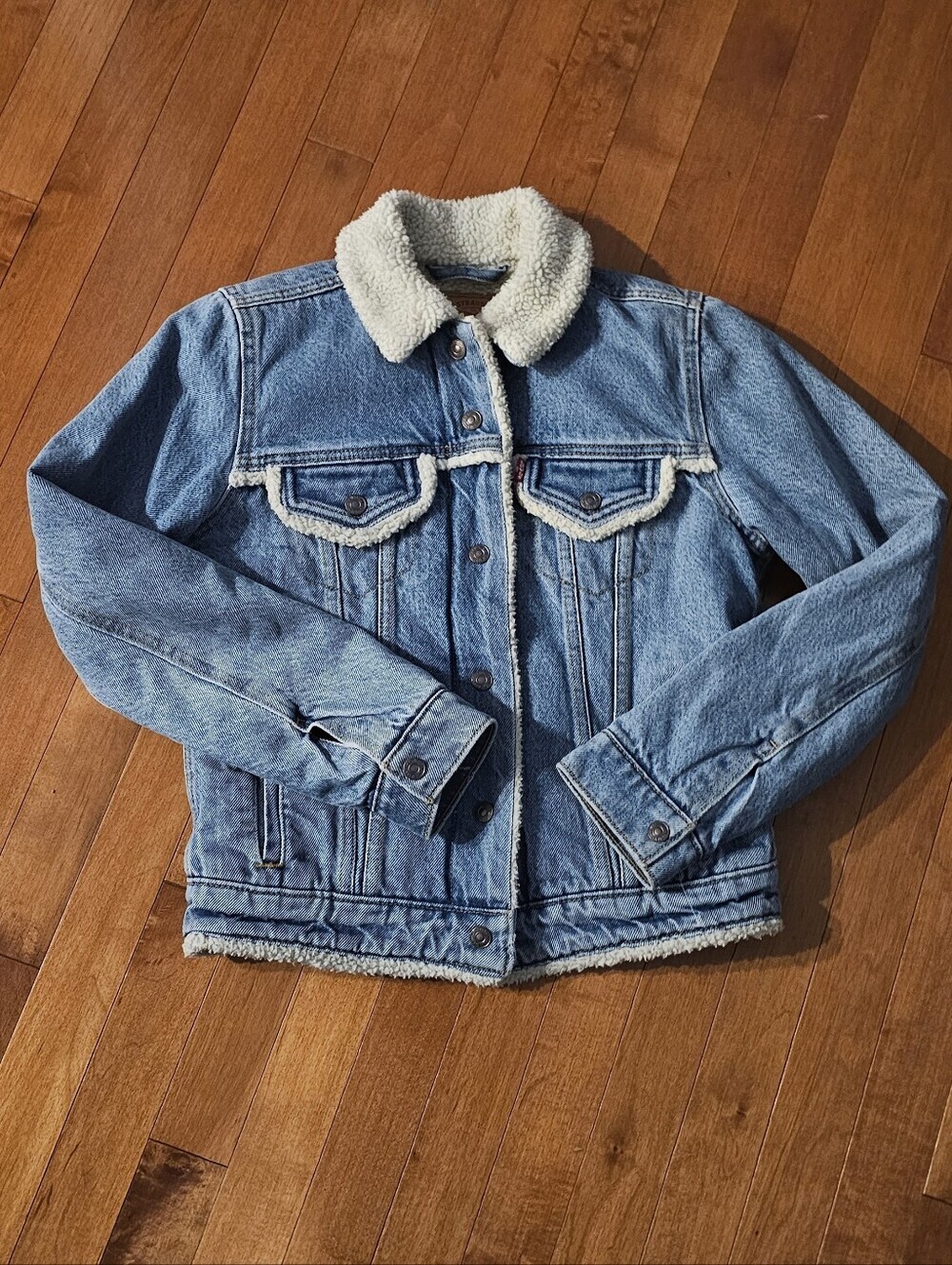 Levi’s Sherpa Lined Denim Jacket Women’s XS Pre-loved In Great Condition